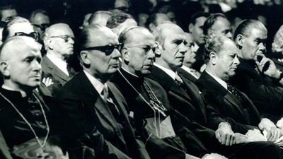 Kardinal König beim Katholikentag 1974 mit Präsident Kirchschläger und Kanzler Kreisky