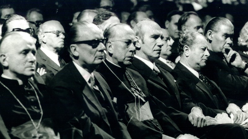 Kardinal König beim Katholikentag 1974 mit Präsident Kirchschläger und Kanzler Kreisky